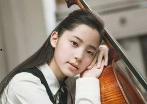 娱乐吃瓜酱刚满十八岁,十八岁青春绽放,揭秘娱乐圈新晋小花